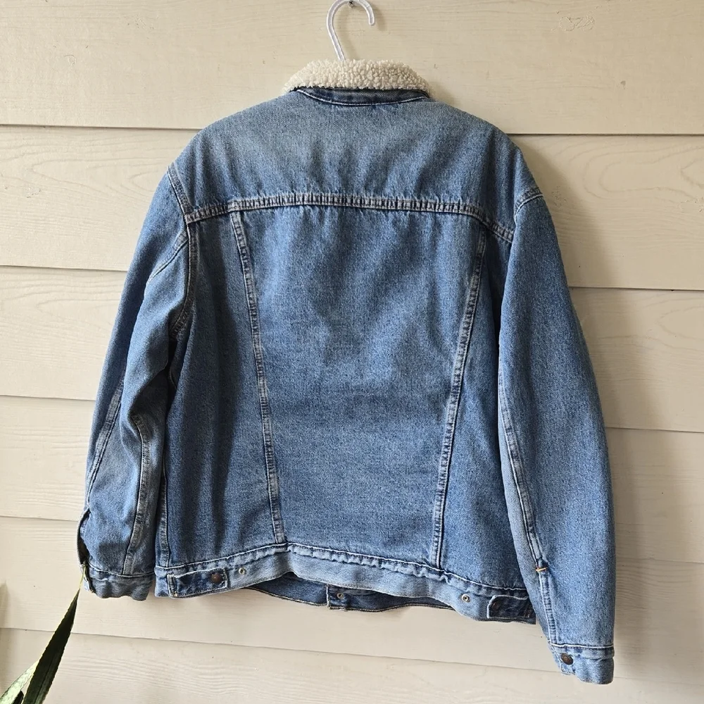 Levi's Light Blue Denim Jacket with Cream Sherpa Collar - Picture 5 of 11